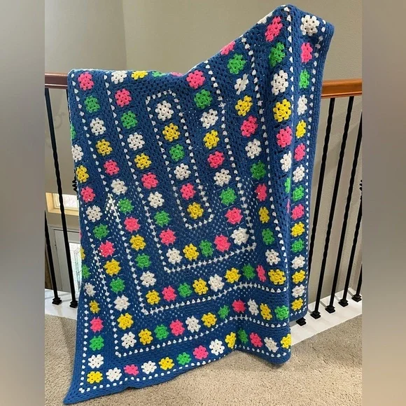 VINTAGE GRANNY SQUARE CROCHET BLANKET, AFGHAN, HANDMADE, BLUE MULTICOLORED 60x72