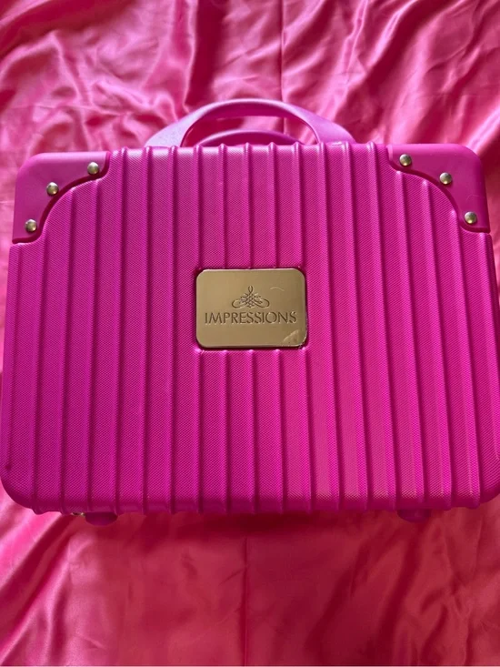Impressions Vibrant Pink Ribbed Cosmetic Case with Gold Plate
