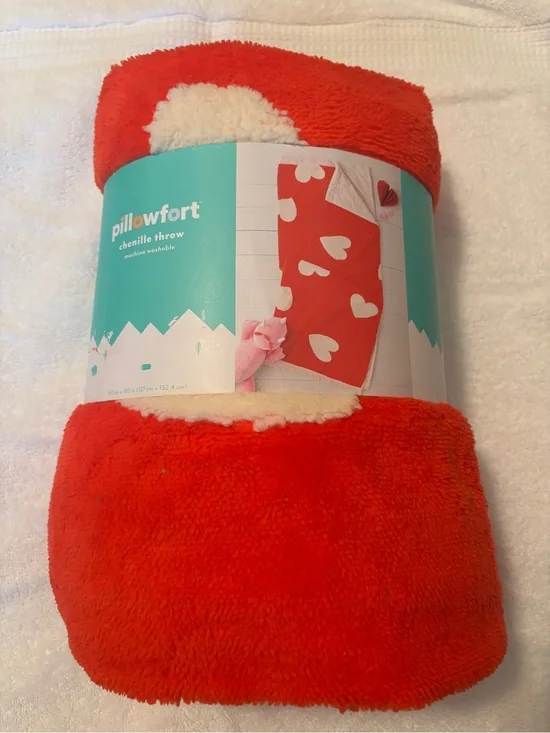 Pillowfort - Red Chenille Throw with Cream Heart Accents. NEW  50x60