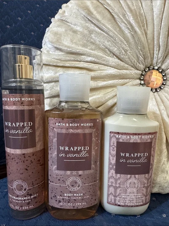 Bath & Body Works Wrapped in Vanilla Trio - Brown & Cream
