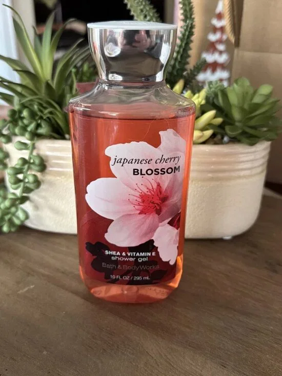 Bath & Body Works Japanese Cherry Blossom Shower Gel 10 oz / 295 ml