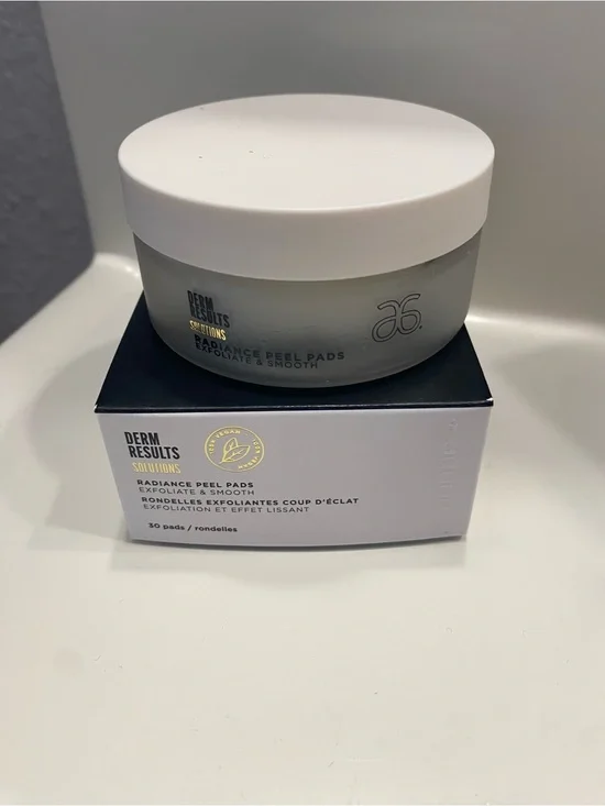Arbonne Radiance Peel Pads - White and Black Packaging