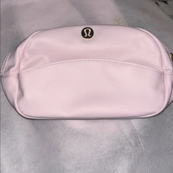 Lululemon 🆕 city essentials pouch mini 2L blissful pink with gold hardware