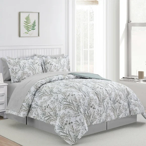SUPER SALE ** BRAND NEW IN BAG ** 8 PC Naples Reversible Patterned Bedding Set