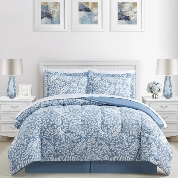 SUPER SALE ** BRAND NEW IN BAG ** Floral Blue and White Comforter 8PC Set