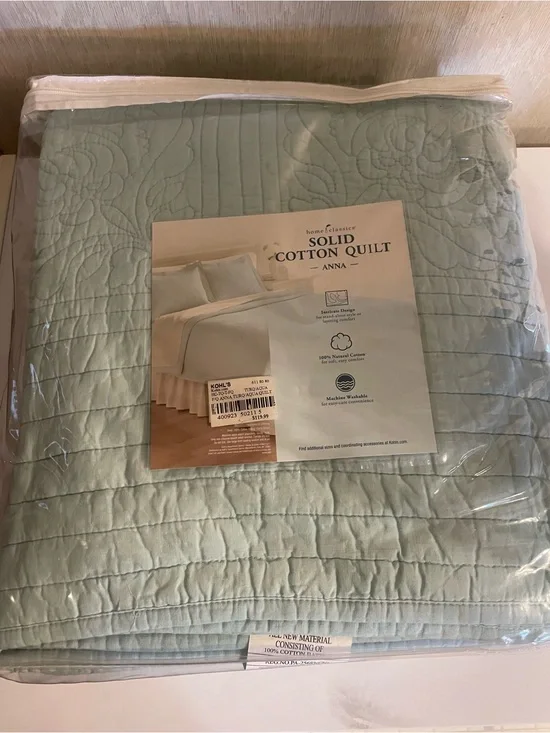 Anna Solid Cotton Quilt in Light Sage
