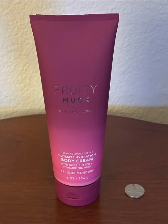 Bath & Body Works Fruity Musk Body Cream - Magenta/Pink