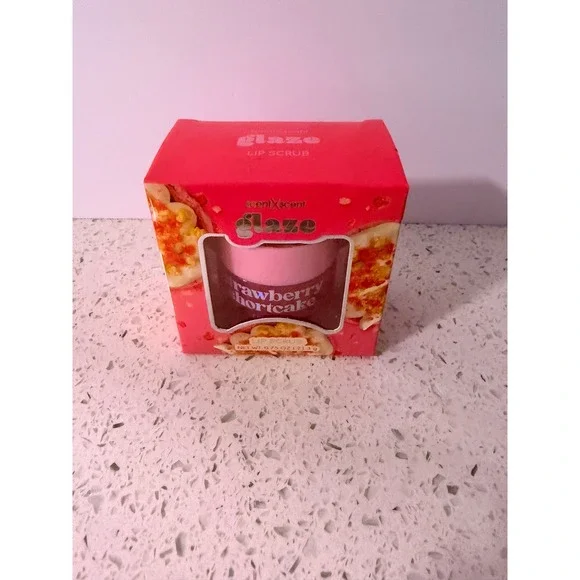 ScentXscent Glaze Lip Scrub Strawberry Shortcake 0.75 oz New in Box