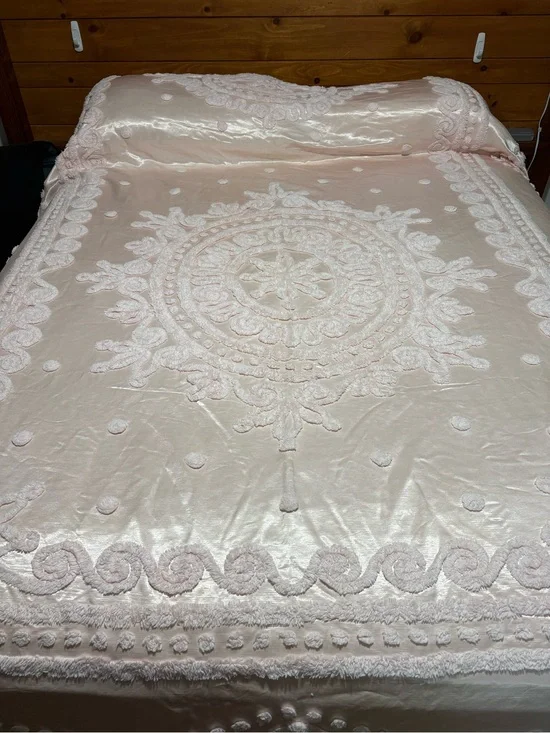 50s/60s Satin & Chenille Beadspread