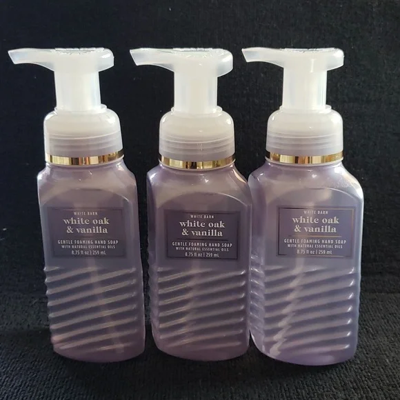 * Bath & Body Works - 3 White Barn WHITE OAK & VANILLA Gentle Foaming Hand Soap