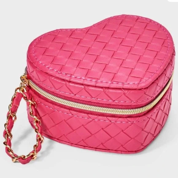 NWOT Pink Heart Woven Travel Jewelry Organizer.