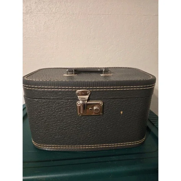 Vintage Blue Train/Vanity Case