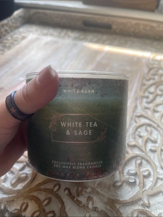White Barn White Tea & Sage Candle - Green