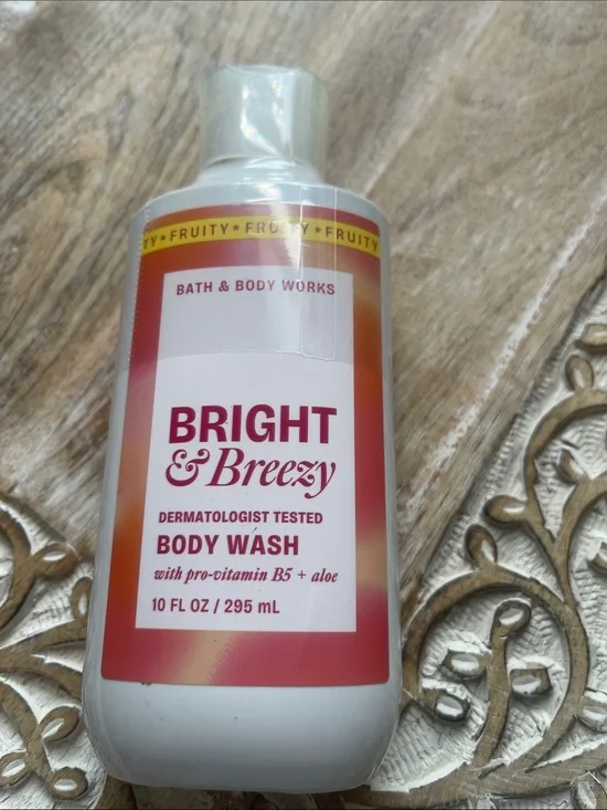 Bath & Body Works Bright & Breezy Body Wash - Pink & Peach Gradient