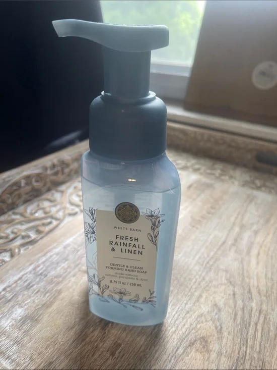 White Barn Fresh Rainfall & Linen Foaming Hand Soap - Light Blue & Gray