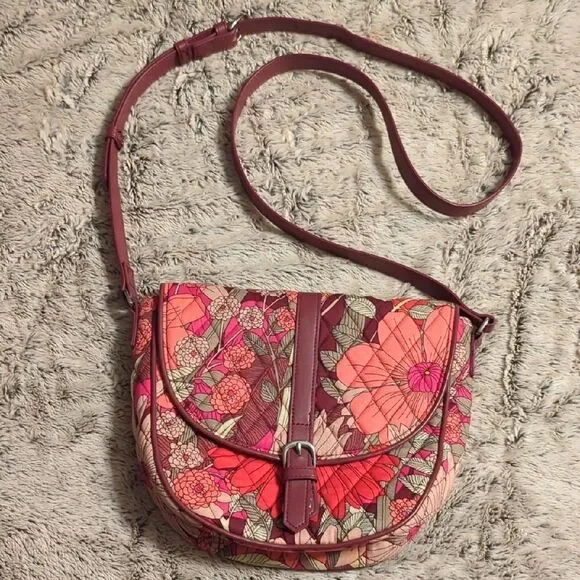 Vibrant Pink and Red Patchwork Crossbody Bag Vera Bradley BOHEMIAN BLOOMS‎