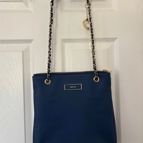 Very Pretty DKNY Black Leather Convertible Crossbody Shoulder Bag Mint Condition