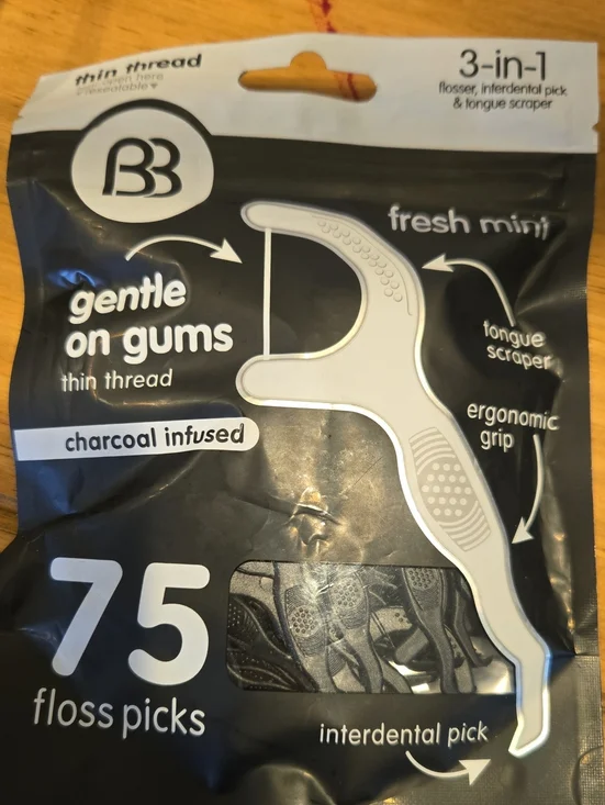 Charcoal Infused Gentle-On-Gums Floss Picks – Black (75 Count)