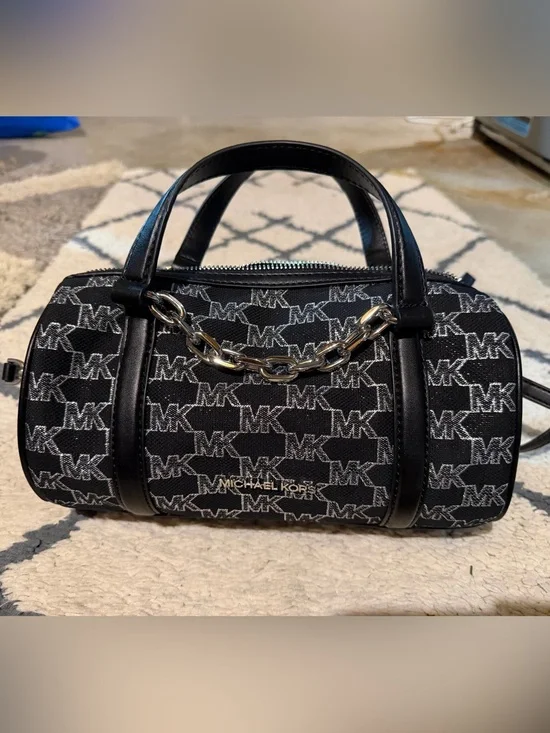 MICHAEL KORS ZOOEY BARREL MESSENGER SHOULDER BAG