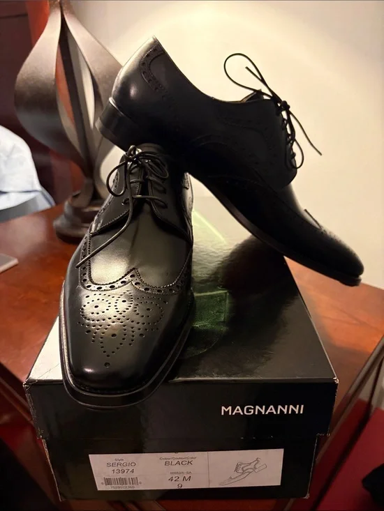 Magnanni Black Leather Brogue Wingtip Oxfords