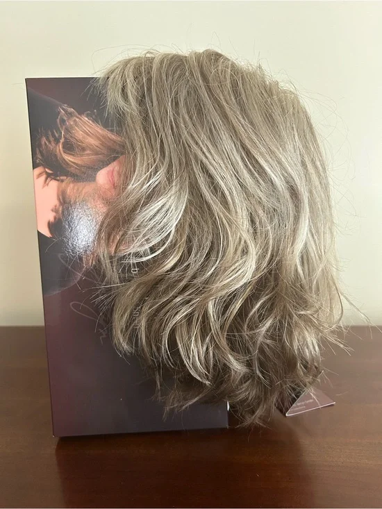 Jaclyn Smith Beachy wig in misty mocha