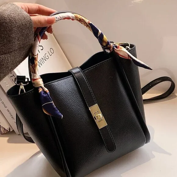 Black Elegant Women's Minimalist Lychee Pattern Handbag