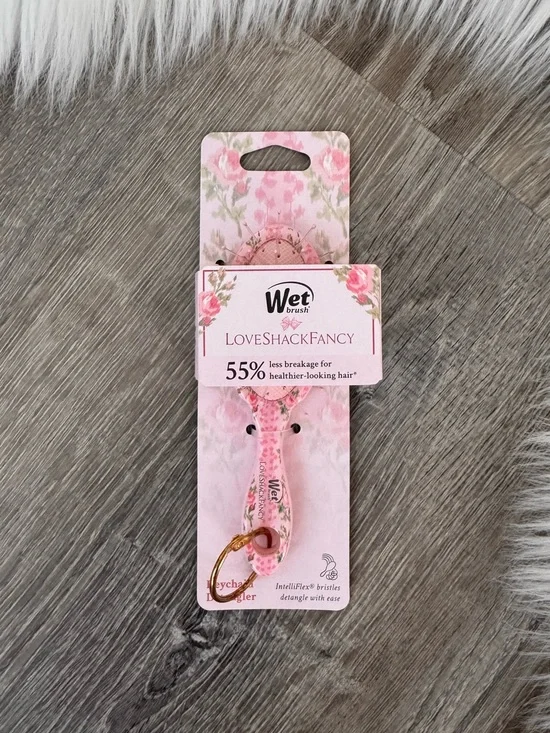 🌸🌺LoveShackFancy × WetBrush Blooming Heirloom Keychain Brush Strawberry Macaroon
