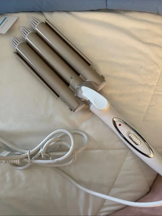 Triple Barrel Hair Waver - Gold and White