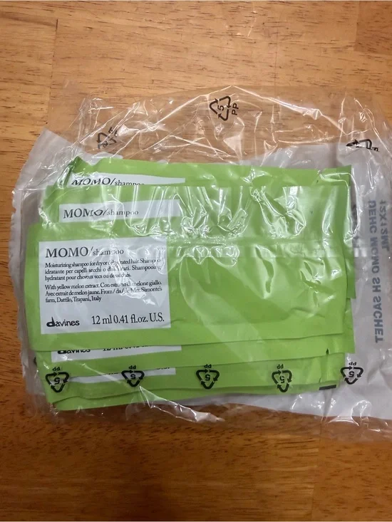 Davines MOMO Moisturizing Shampoo Sachets - Lime Green Packets
