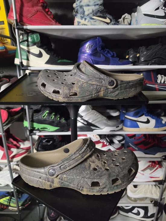 🔥 CROCS Men Size 12 Classic Clog in Green and Brown Camo Print