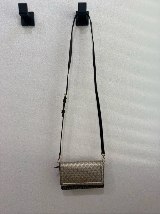 MICHAEL KORS JET SET SMALL CROSSBODY PHONE BAG BROWN/ GOLD LOGO
