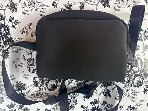 Unbranded Minimalist Black Neoprene-Style Crossbody Belt Bag