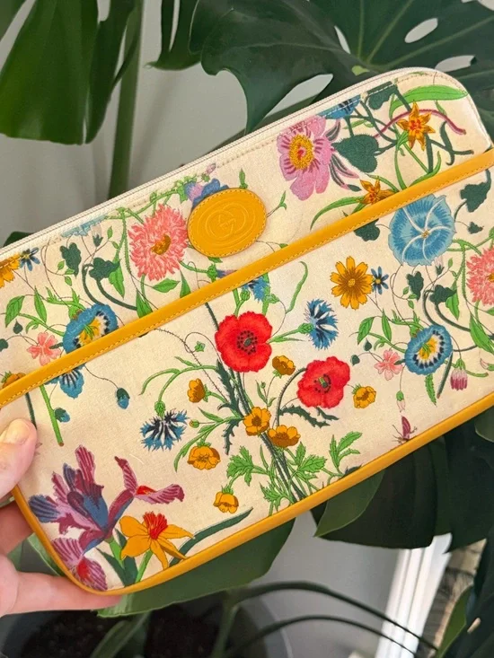 Authentic: Gucci Flora Clutch converted to bag