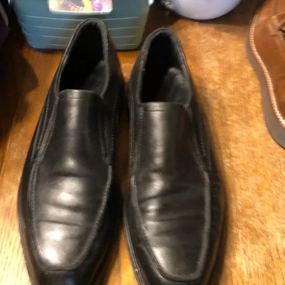 Ecco Black Leather Slip-On Loafers