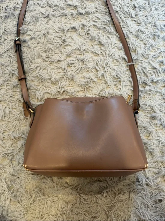 Women's Classic Brown Crossbody Bag - Sleek Everyday Shoulder Bag