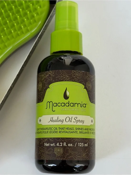 Set of 2!!! Macadamia Natural Healing Oil Spray & Brush “NoTangle”. Brand New!!!