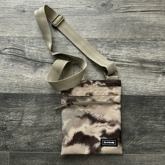 Dakine Jive Brown, Tan, Olive Abstract Print Crossbody Bag Purse