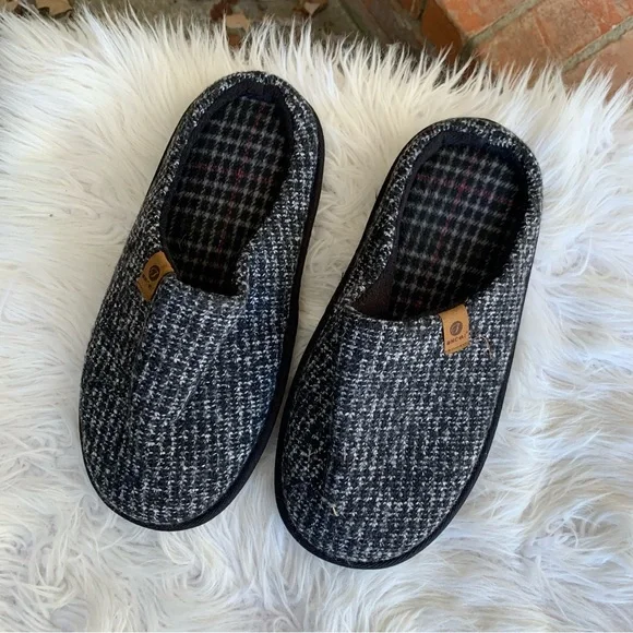 Men's Black and Gray Slippers Size 10