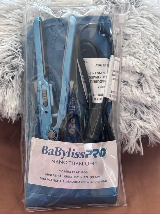 BaByliss Nano Titanium Mini Flat Iron in Metallic Blue