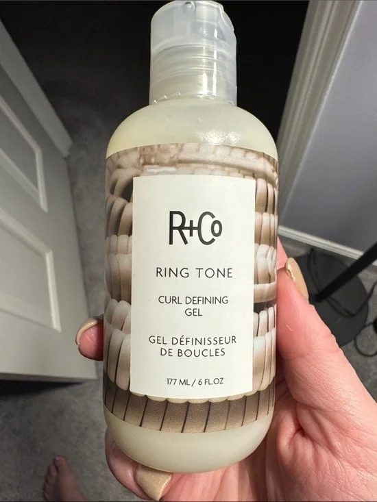 R+Co Ring Tone Curl Defining Gel — Cream & Beige Label