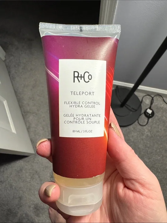 R+Co Teleport Flexible Control Hydra Gelee - Red and Pink Gradient