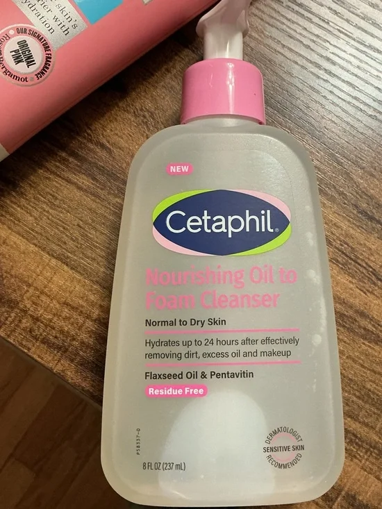 Cetaphil Nourishing Oil to Foam Cleanser - Pink/White