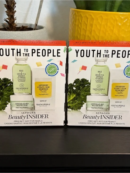 Youth to‎ the people beauty insider set of 2 - NIB