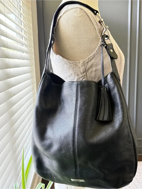 Coach Avery Black Pebbled Leather Large Hobo Bag F23309 – Teal Interior
