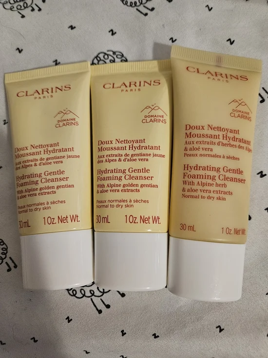 3 Clarins Hydrating Gentle Foaming Cleanser - Yellow and White