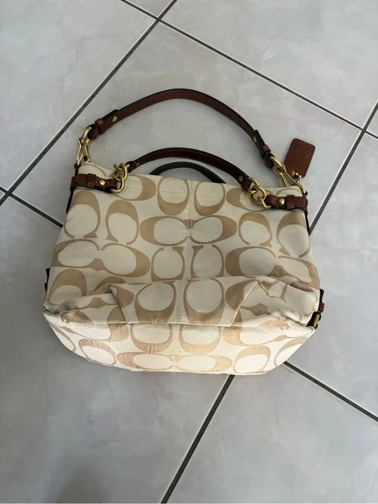 Coach Signature Canvas Shoulder Bag in Khaki/Chalk