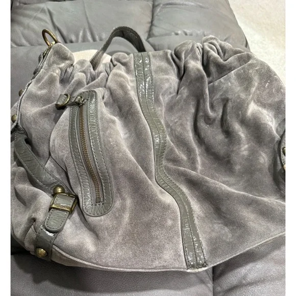 Bica Cheia Grey Suede Boho Hobo Bag Embroidered‎ Guitar Strap Patent Trim Brass