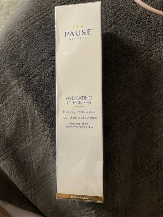 PAUSE Hydrating Cleanser - White & Gold Packaging
