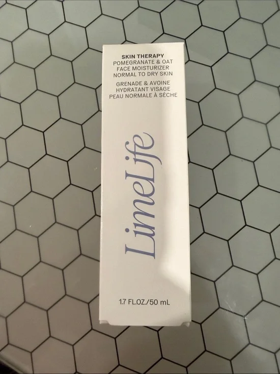 LimeLife Skin Therapy Pomegranate & Oat Face Moisturizer – White