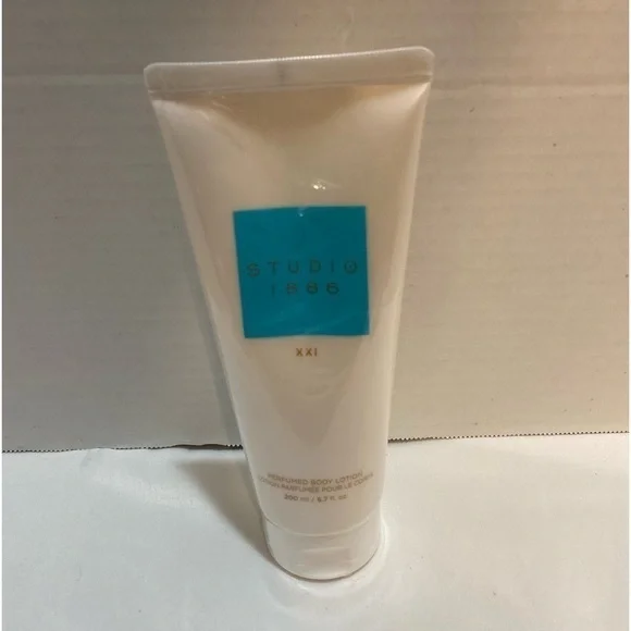 new AVON Studio 1886 XXI Body Lotion 6.7 oz